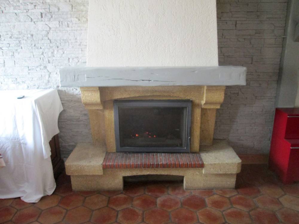 Installation d'un foyer dans une cheminée traditionnelle saint aubin de médoc